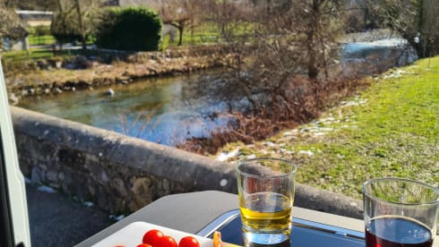 Ongi – Furgone attrezzato per 4 persone con tetto apribile