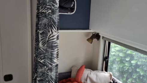 De Flint 3a – 6-person cozy alcove camper