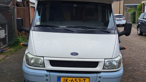 Familie camper met 6 gordels en 8 slaapplaatsen incl inventaris 