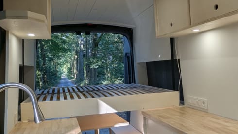 BigBlueBeast – 2-person very spacious off-grid Ford bus