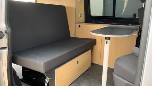 2p Volkswagen campervan uit 2015
