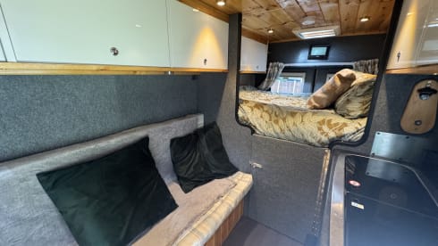 Homely camper 3 berth, 3 seatbelts, fixed bed  – 3 berth Citroën campervan from 2014