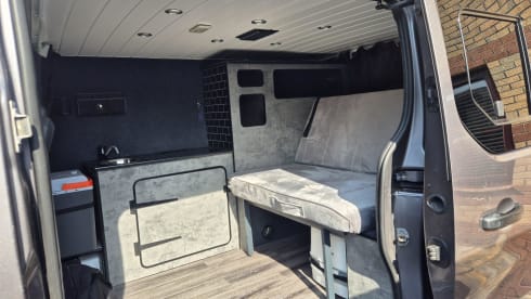 NOMAD – 2 berth Renault Trafic 2017 campervan from 2017