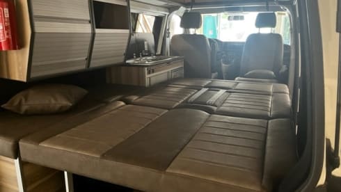 4p Volkswagen campervan uit 2017