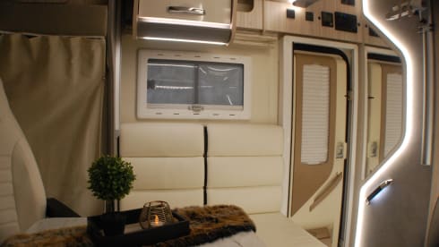 MOOIE CAMPER – > Almost new, Luxury, Complete, Camper for 2-4p