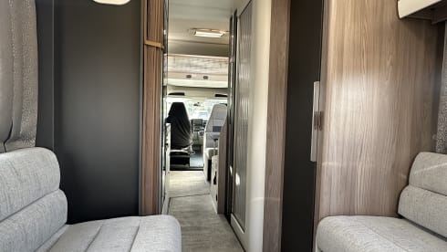 Taylor  – 5 berth Ford voyage 475! 