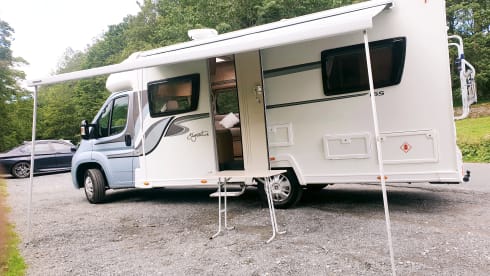 Wunderschönes, modernes, stilvolles 4-Bett-Wohnmobil zum Mieten!