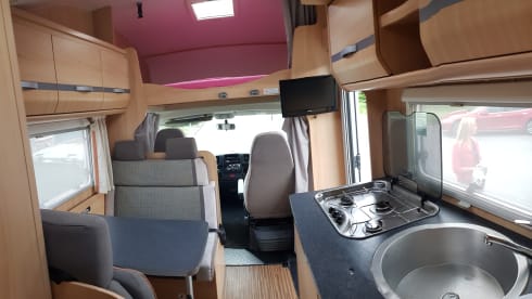 Nice handy camper for 5 to 6 people for rent