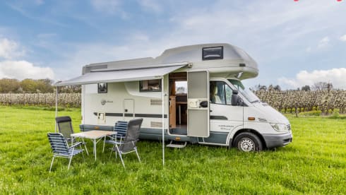 Mercedes Karmann Ontario - practical family camper