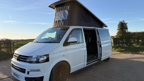 Bobby – Volkswagen campervan met 4 slaapplaatsen uit 2015