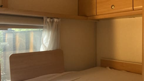 Nice 6 person Knaus Sun Traveler family camper