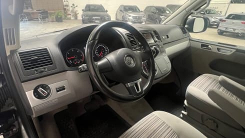 VOLKSWAGEN CALIFORNIA AUTOMAAT