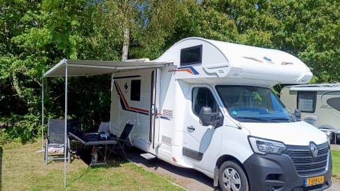 Familiecamper –  Renault alcove for 4-6 persons