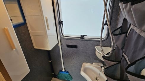 2p Mercedes-Benz semi-integrated uit 2002