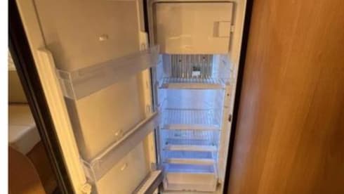 Jelle  – 4pers burstner semi-integrated with queen bed