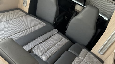 Peggy Sooz – F60-Auto Trail 4 berth 2023