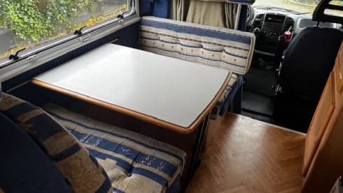 Beautiful spacious 6 person Mclouis family camper (2006)