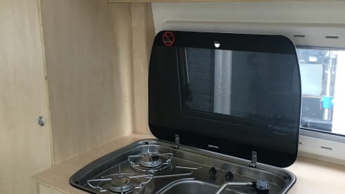 Ruth – Spacious, high 2p bus camper 