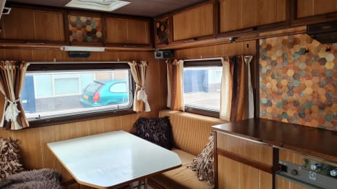 “Dolly” – 4p Volkswagen alcove from 1976