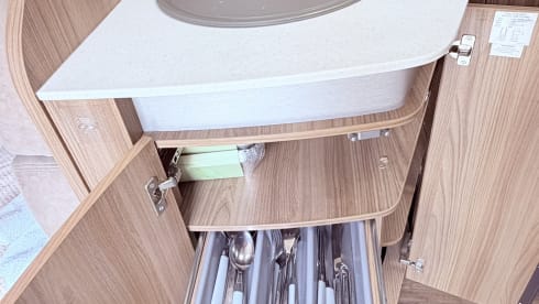 Swift semi-integrale caravan met 6 slaapplaatsen, vanaf 2018.