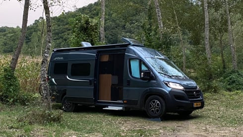 Bus camper PÖSSL, 2 length beds, 2 seats