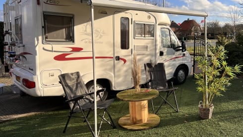 Compleet huisje op wielen! – Rapido Camper 2 person compact and complete!
