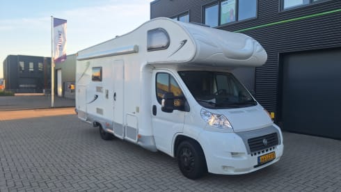 Huisje op wielen – 4p Fiat alcove from 2009