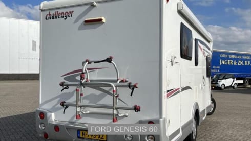 Luxury 4/5 person Ford Camper CHALLENGER with Queen bed.