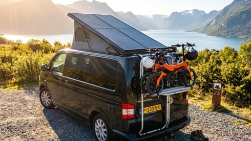 Casa on wheels – Luxe & Vrijheid op Wielen: Unieke Volkswagen Buscamper 'Casa on Wheels
