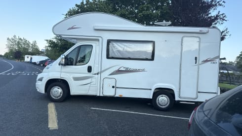 Peugeot-Alkoven mit 5 Schlafplätzen aus dem Jahr 2010