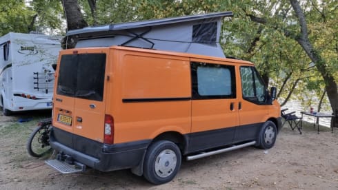 4p Ford campervan uit 2009