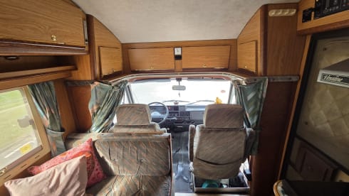 The Sassenach – Peugeot J5 Maess semi-integrated uit 1993