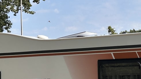 Prachtige Mercedes Benz 4 personen camper  – Uit gerust met Starlink satelliet internet 