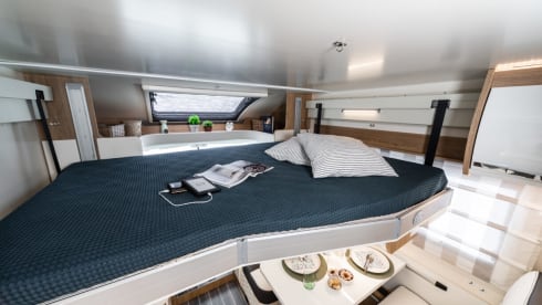 AutoRoller 747 – Luxury 6 Berth Motorhome