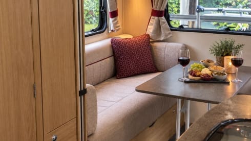 Camping-car Peugeot semi-intégré 6 couchages de 2018