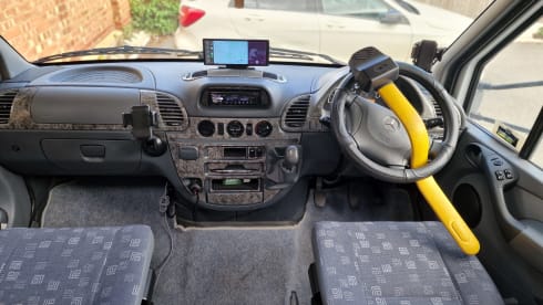 Insurance Included in rental – Perfect family motorhome 6 berth 'off grid'