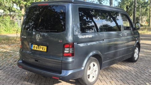 United – 4p Volkswagen campervan uit 2008