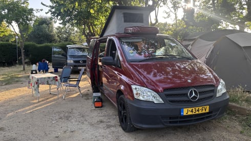 Vita – 2p Mercedes-Benz bus uit 2014