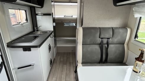 6p McLouis Glamys 320 alkoof bj 2024