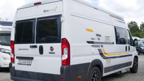 Sun Living Flexo 6.40 , 2 sleeping 4 seats, length beds, air conditioning!!