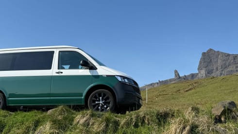Vanziet – Custom Converted 4 Berth T6 - perfect for your next adventure 