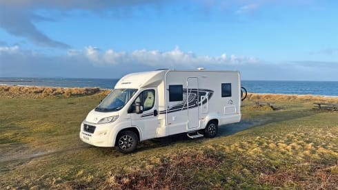 Edge 464 - VJV – 4-Berth Motorhome | Unlimited Miles | Pet Friendly | EU Travel Allowed