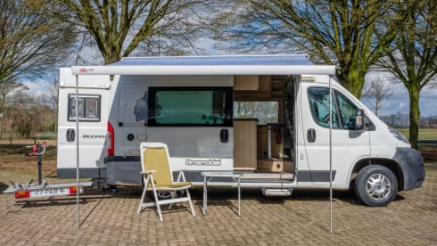 De Klaproos – Luxury 2-person camper with spacious fixed double bed!