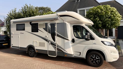 Casa Viaggio – Spacious Hobby Alcove Family Camper with fixed bunk bed