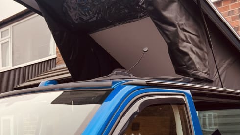 Bluey – 4 berth Volkswagen campervan from 2020