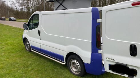 BuZz Lightyear – Opel vivaro 1.9 sdi compact camper