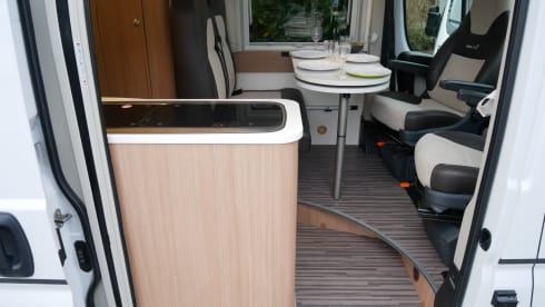 Sun Living Flexo 6.40, 2 sleeping 4 seats, length beds, Airco!!