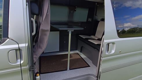 Hightop deluxe  – MAZDA BONGO DELUXE HIGH TOP 2 BERTH  