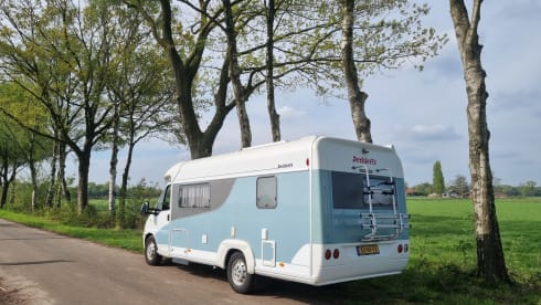 4p Dethleffs semi-integrated from 2004