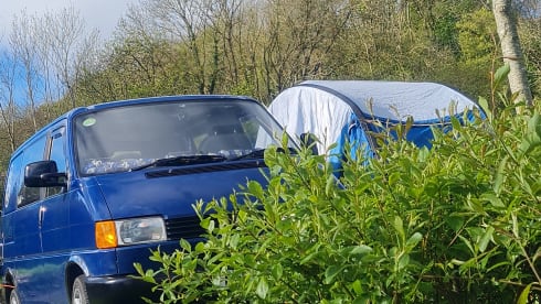 Valerie – 3 berth Volkswagen campervan from 1995